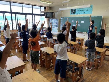 小学生の体力向上に向けての実践研究　―ハンドブックを活用した神経系へのアプローチを中心として―